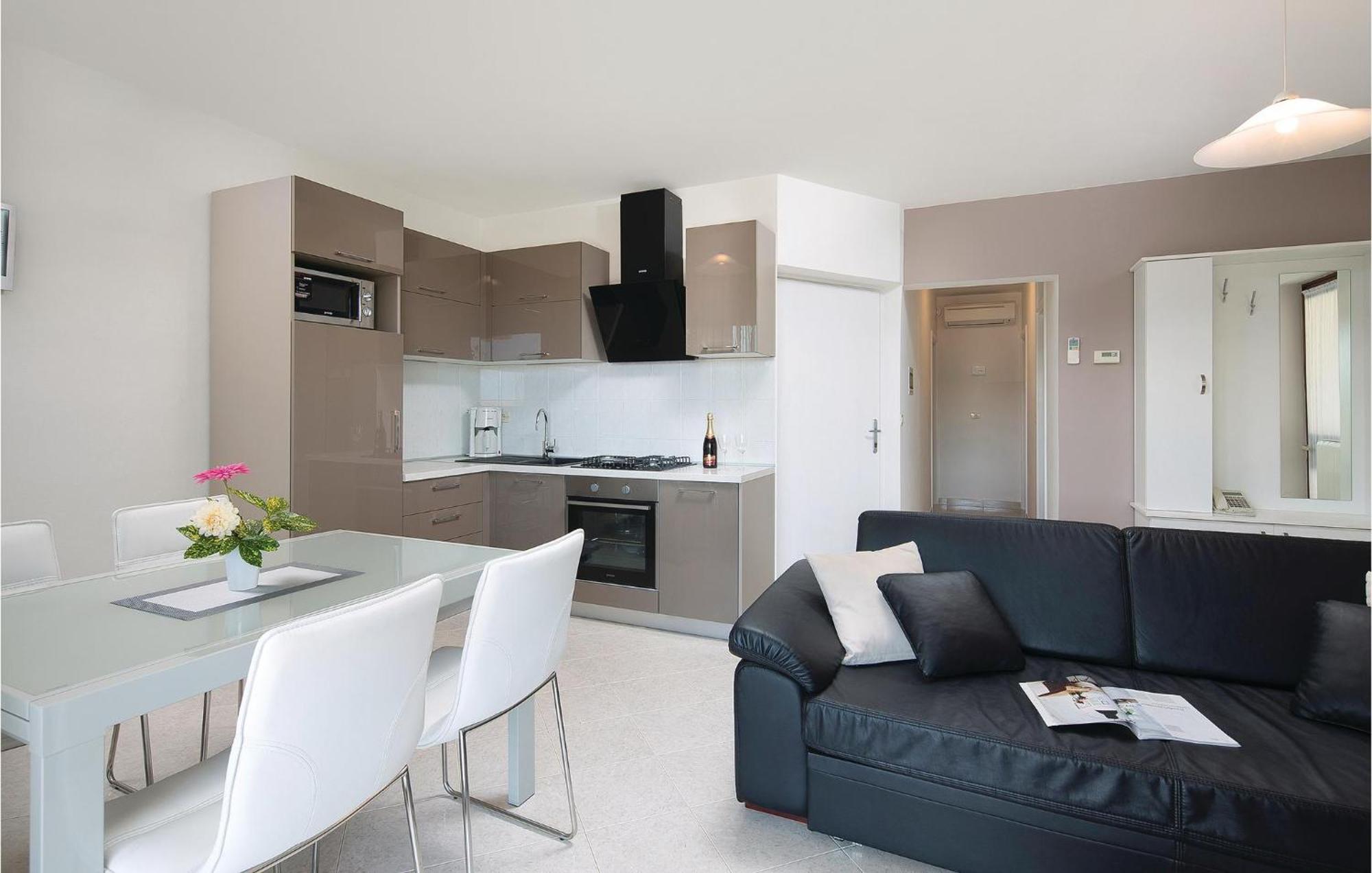 Gorgeous In With Kitchen Apartment